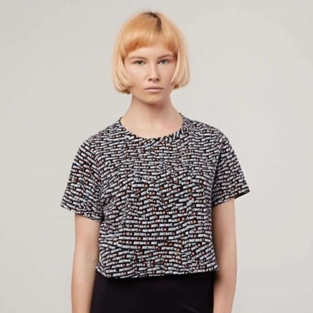 NIKE NSW Crop Top “Just Do It” Black White Orange Woman’s Size Small
